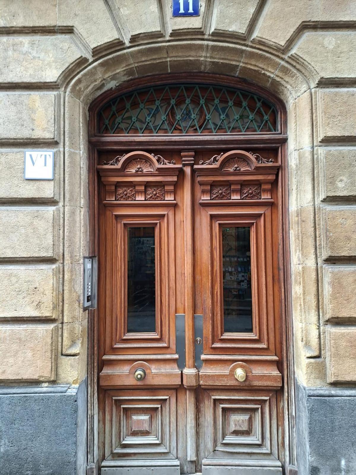 Old Town Core Next To Plaza Nueva Bilbao Exterior photo