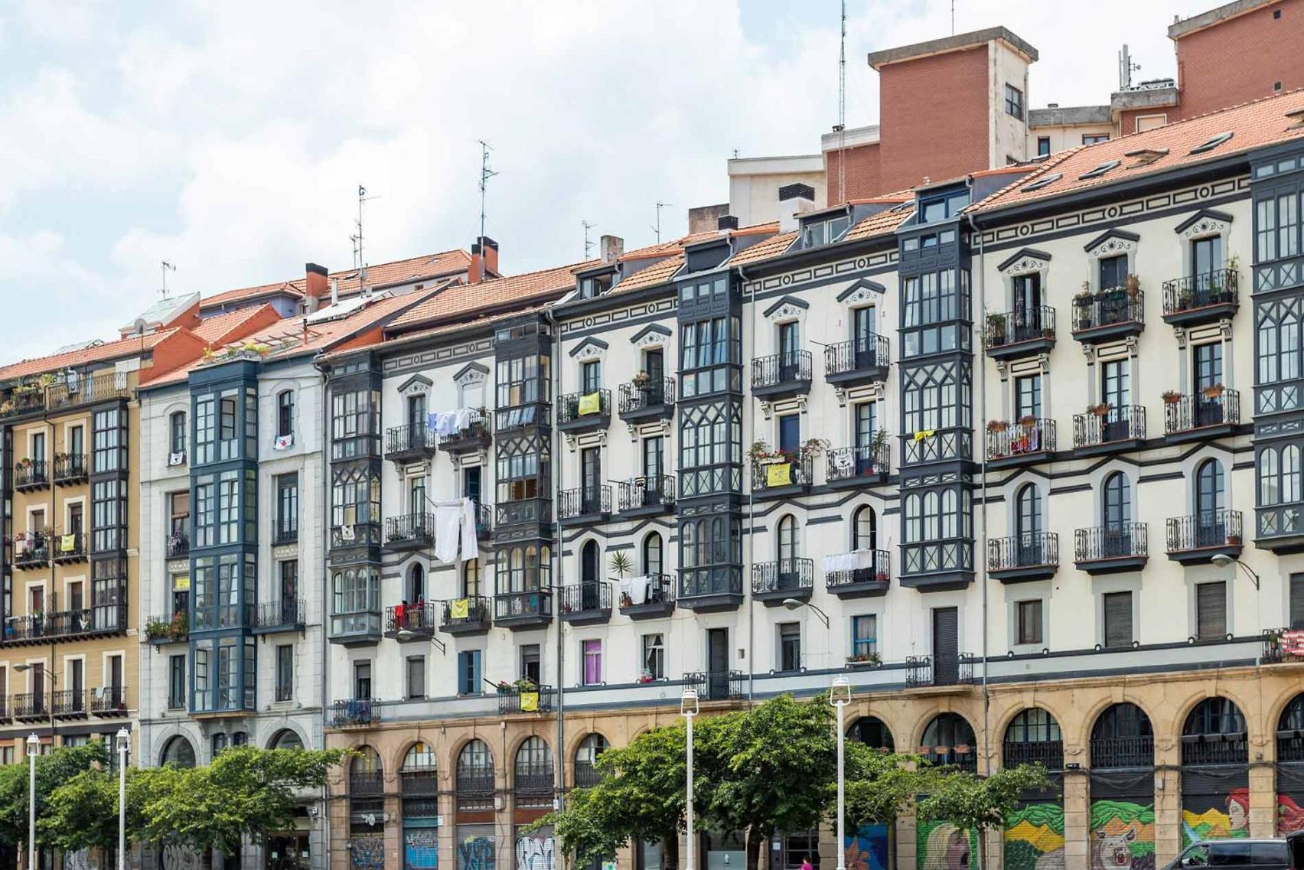 Old Town Core Next To Plaza Nueva Bilbao Exterior photo